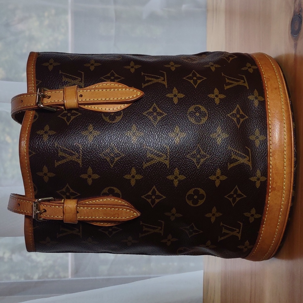 Beautiful 😍 Excellent Condition Authentic Louis Vuitton Bucket Bag